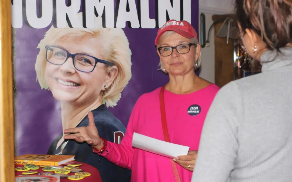 VOLBY 2022: Senátorkou v obvodu Plzeň-město bzde Daniela Kovářová, jsem normální opakovala ve své kampani