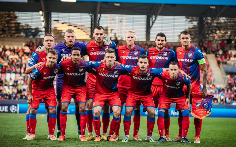 Viktoriáni se proti Bayernu Mnichov budou muset nejspíš obejít bez gólmana Staňka