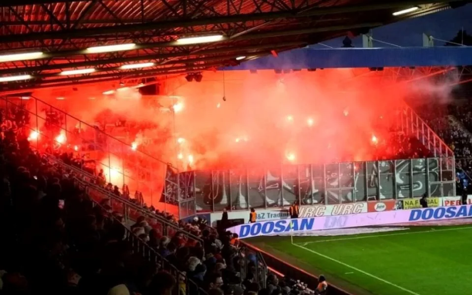 Disciplinární komise vystavila Slavii účtenku za řádění jejich fanoušků v Plzni, zaplatit má 250 tisíc