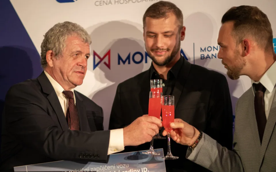 Spoluzakladatel vítězné firmy nanoSPACE Stanislav Jiřinec (vlevo)