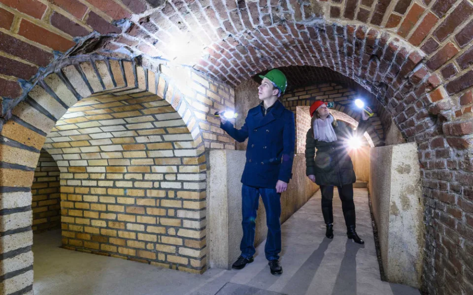 Plzeňské historické podzemí za svitu baterek (10)
