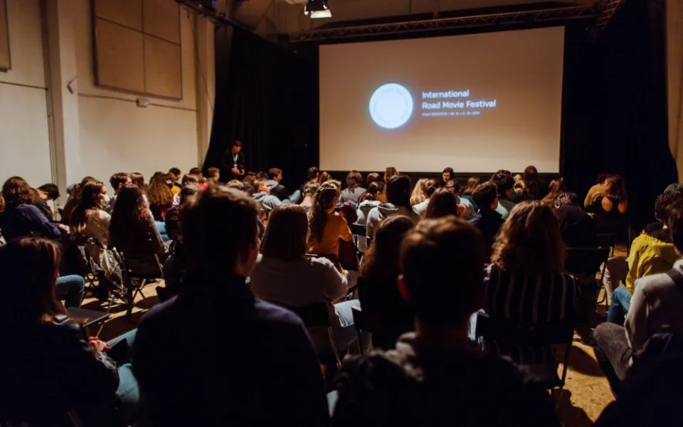 V Plzni odstartoval jediný evropský road movie festival, nabídne 33 snímků