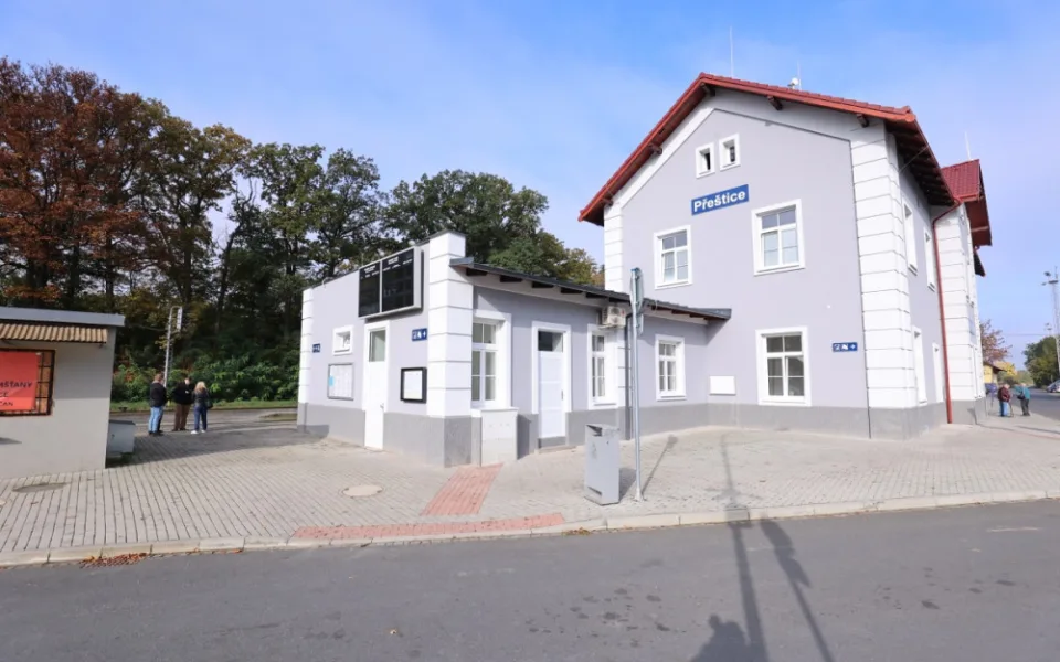 Téměř 150 let stará výpravní budova v Přešticích se dočkala obnovy za celkem 21 milionů