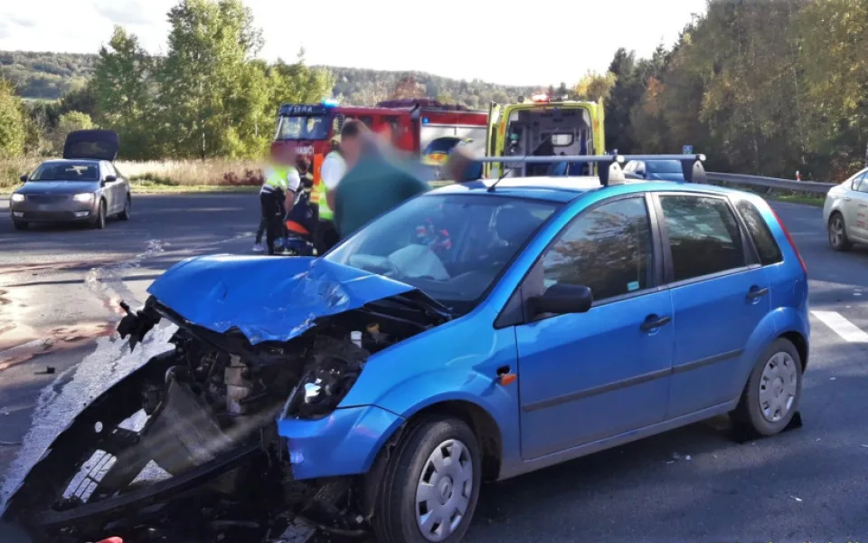 Na nechvalně proslulé křižovatce smrti se opět bouralo, motorkáře tam smetl osobák přijíždějící z vedlejší silnice