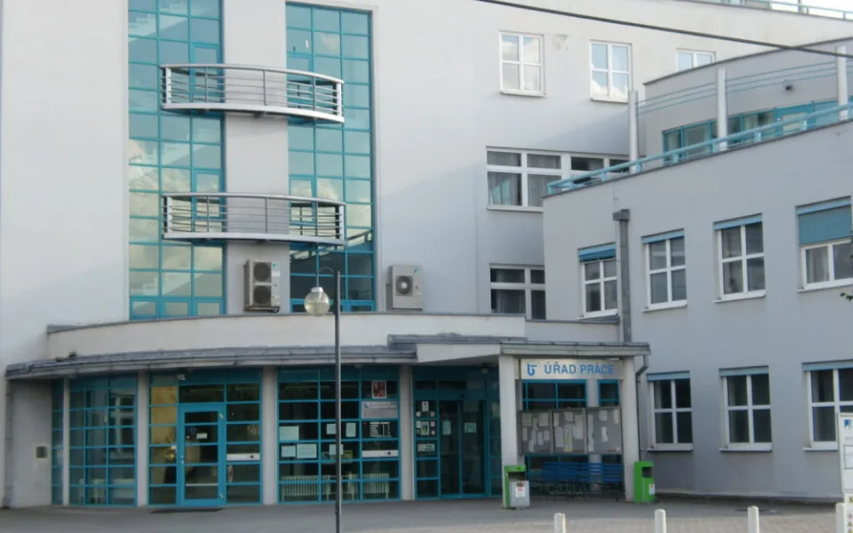Může Gigafactory v Líních paradoxně způsobit nezaměstnanost?