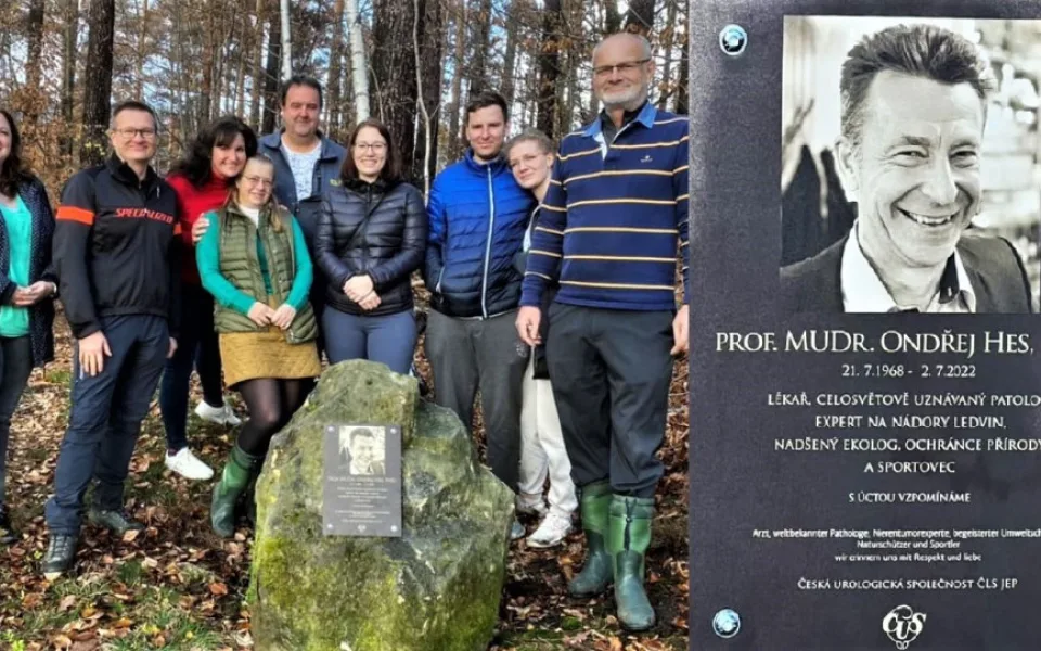 Lékaři uctili památku svého předčasně zemřelého věhlasného kolegy při obnově požárem zničeného Národního parku České Švýcarsko