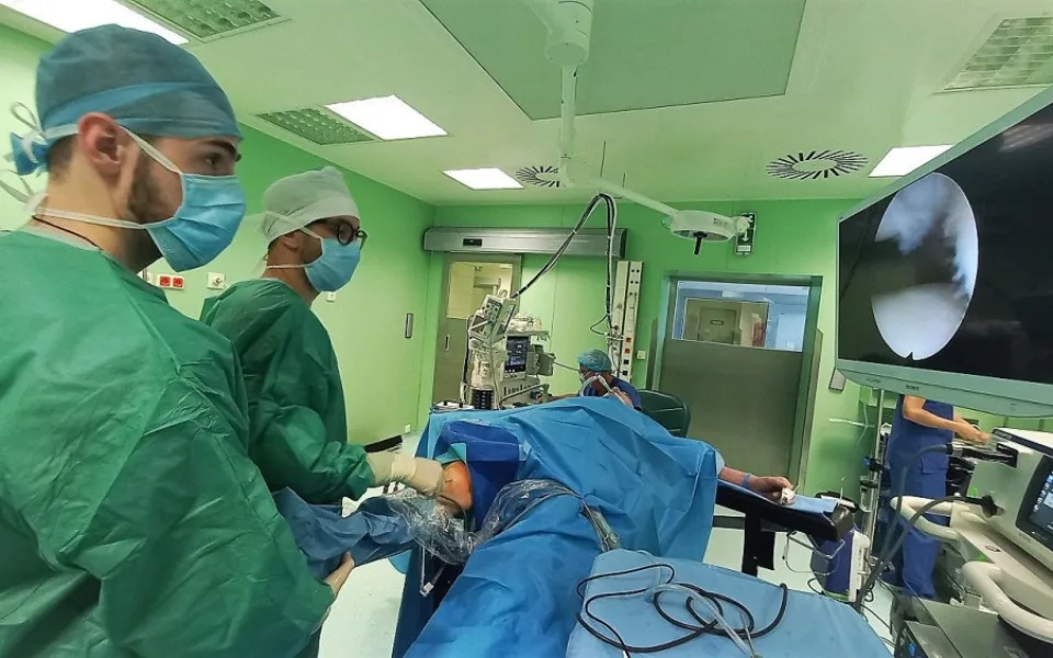 Obrovský zájem pacientů vyvolala nemocnice nabídkou artroskopických operací kolen i ramen s krátkou čekací lhůtou