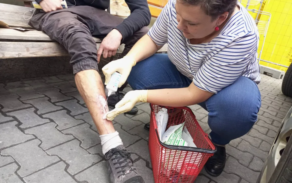 Základní ošetření pro bezdomovce v Plzni zajišťuje už čtyři měsíce projekt Street medicine