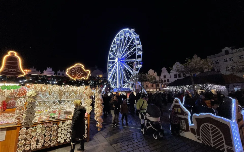Adventní trhy lákají na velkolepý ohňostroj a bohatý kulturní program, chybět nebude ani vyhlídkové kolo
