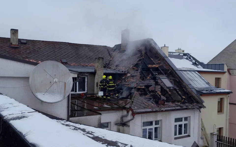 Požár podkroví domu v centru Sušice způsobil škodu za čtyři miliony korun