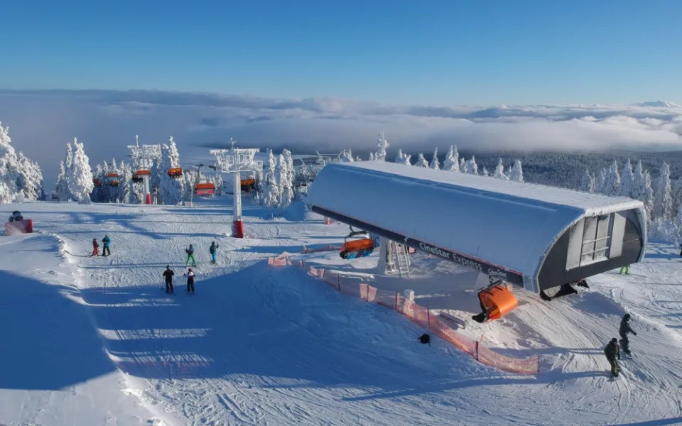 Skiareál Klínovec chystá otevření nové sjezdovky. Bude nejdelší v Česku