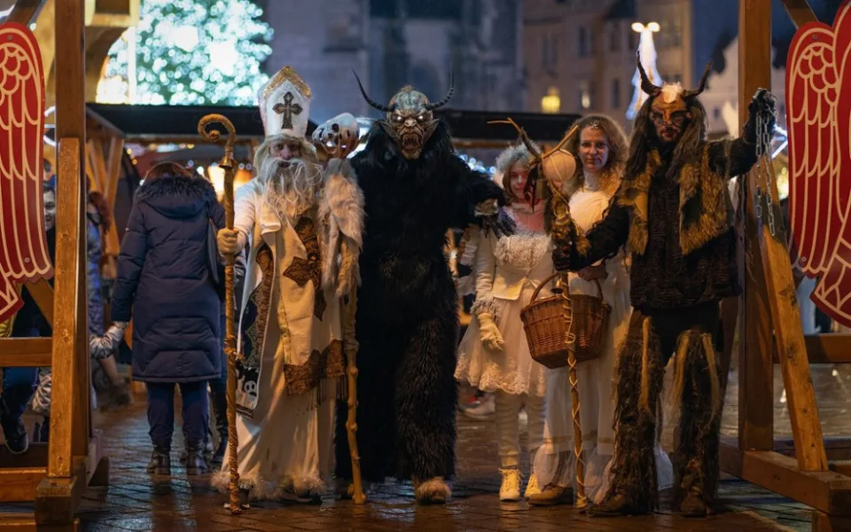 Rekordní počet Mikulášů, čertů a andělů se sešel na náměstí Republiky. Je z toho nový zápis do České knihy rekordů