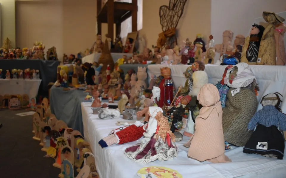 Velký plzeňský betlém má už 1000 figurek a je k vidění v mázhauzu radnice, ode dneška je tam i vánoční pošta