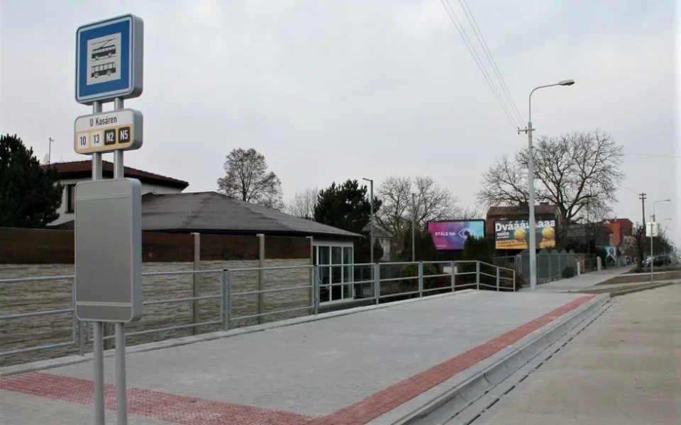 Cestujícím v trolejbusech začne sloužit nová zastávka U Kasáren v Nepomucké ulici