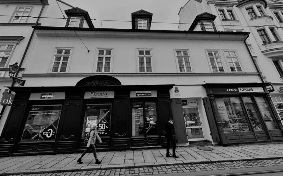 Advokát Martin Pazourek bydlel v roce 1833 před svou tragickou smrtí v tomto domu v Prešovské ulici