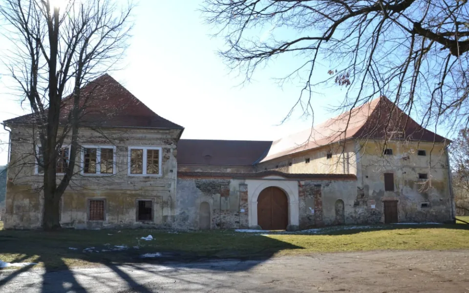 Nadšenci už leta opravují zdevastovaný zámek v Čečovicích, rekonstrukci financují pořádáním kulturních akcí