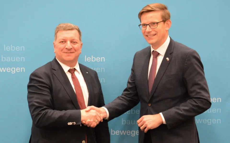 Český ministr dopravy Martin Kupka s německým státním ministrem bydlení, výstavby a dopravy Christianem Bernreiterem (vlevo)