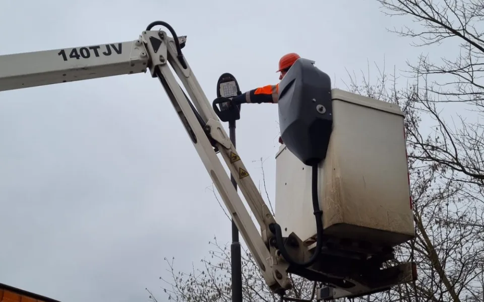 Nové lampy u Boleváku byly trnem v oku pro ekology, svítit proto budou jen ráno a večer