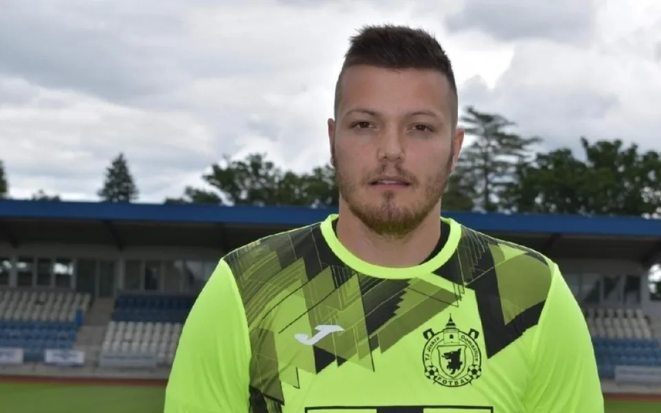 Zesnulý gólman po sobě zanechal těhotnou přítelkyni a syna. Do sbírky na pomoc rodině přispěl i Limberský