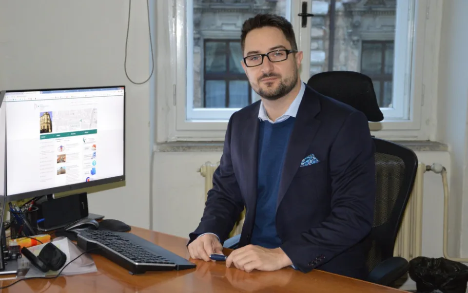 Lukáš Štich v souvislosti se závažným podezřením souvisejícím s udělováním stipendií rezignoval na funkci děkana FZS