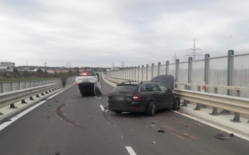 Nový Západní okruh ochromila jen 33 hodin po otevření nehoda dvou automobilů v nejobávanějším úseku