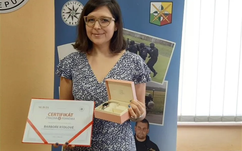 Za pomoc při pátrání po ztraceném tříletém chlapci získala Barbora Rýdlová ocenění Ztracená pomněnka