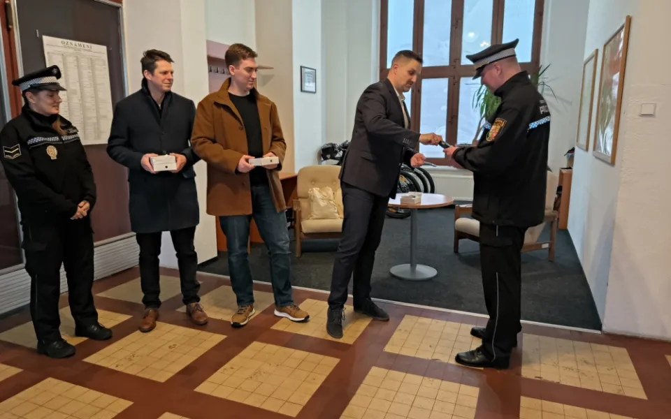 Strážníci dostali nové čtečky mikročipů pro psy