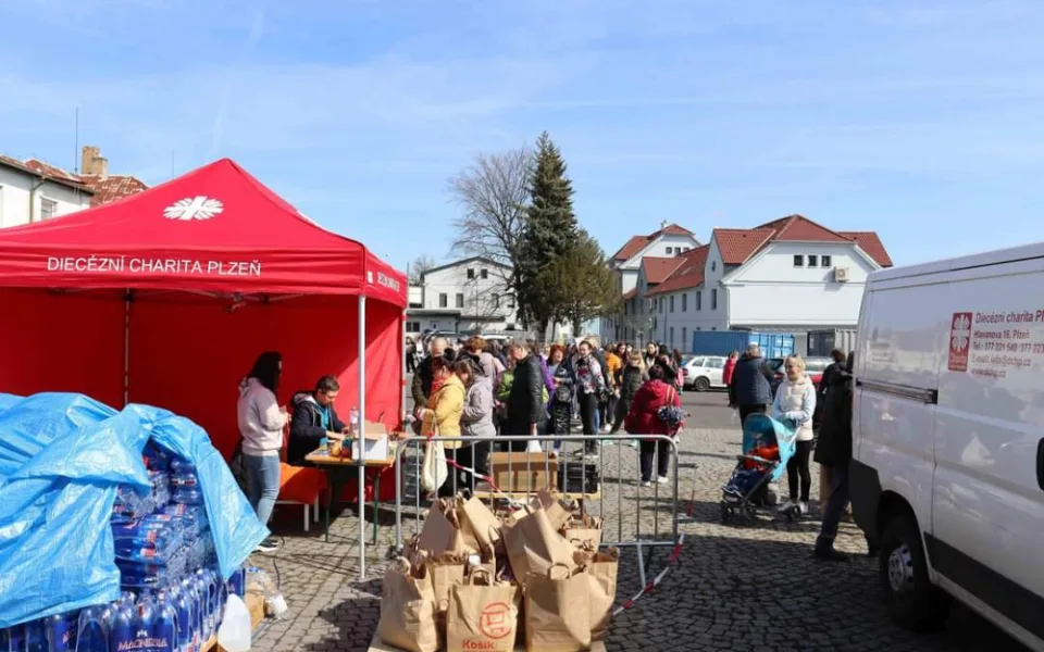 Charity z plzeňské diecéze daly za rok potraviny 25 000 ukrajinských uprchlíků