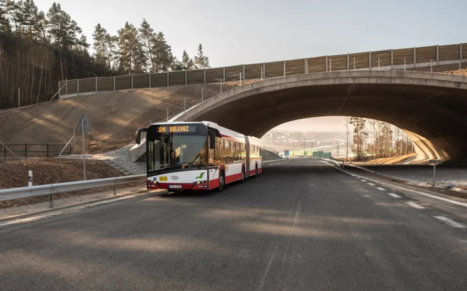 Po právě dokončené části Západního okruhu vyjely v pondělí 27. února dvě nové autobusové linky MHD ze Severního Předměstí na Borská pole