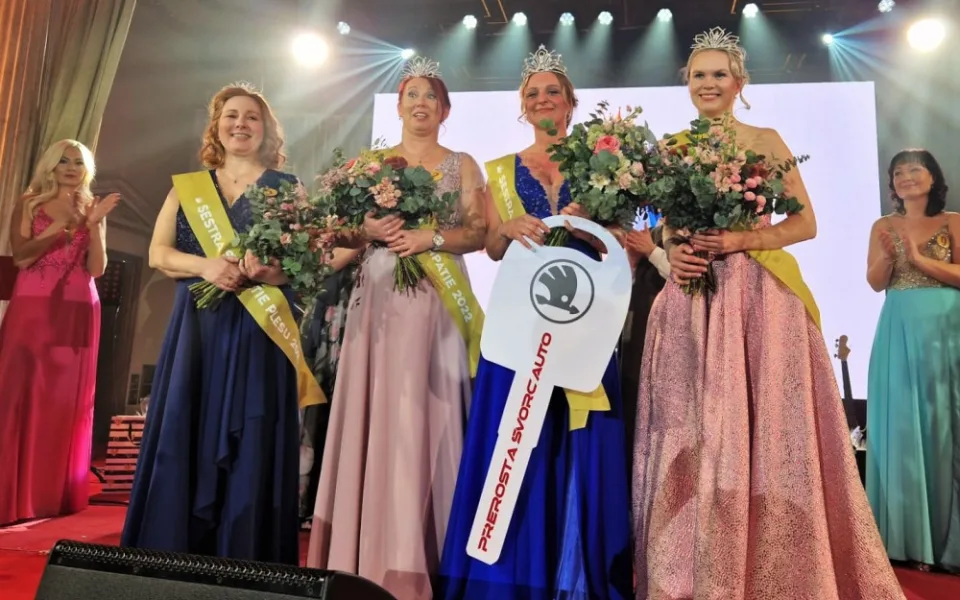 Jana Hlaváčová při vyhlášení výsledků druhá zleva