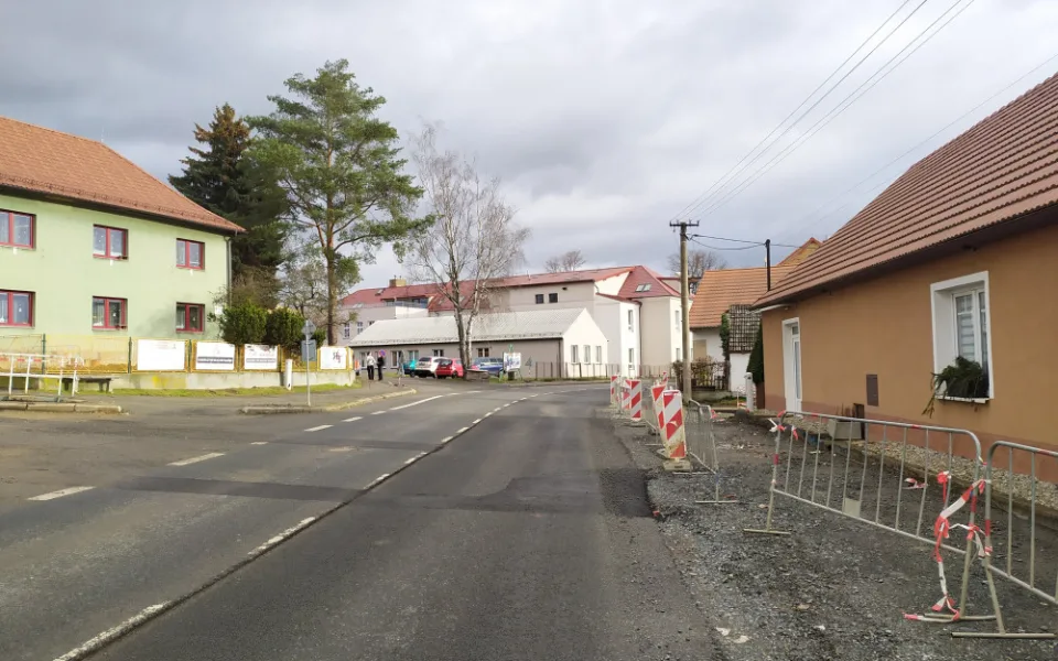Řidiče čekají na hlavním tahu z Plzně na Tábor dopravní omezení, projedou kyvadlově
