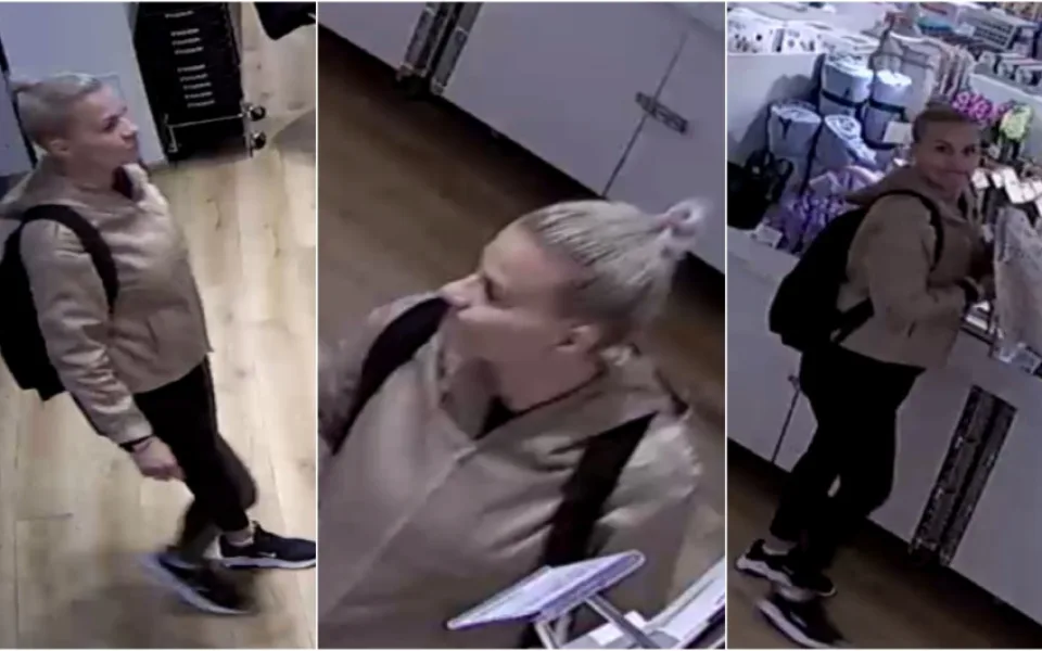 Kvůli krádeži peněženky si chtějí policisté popovídat se ženou, kterou zachytily bezpečnostní kamery