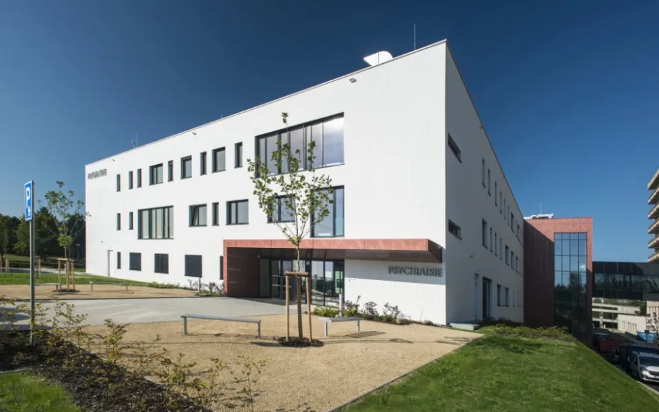 Nový pavilon psychiatrie ve FN Plzeň už rok slouží pacientům, jejich počty stále narůstají
