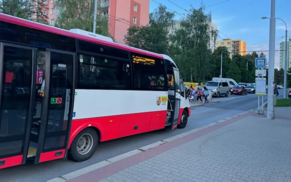 Autobusy začnou na dosud opomíjené Výsluní jezdit častěji. Se zkušebním provozem se začne již od 1. dubna