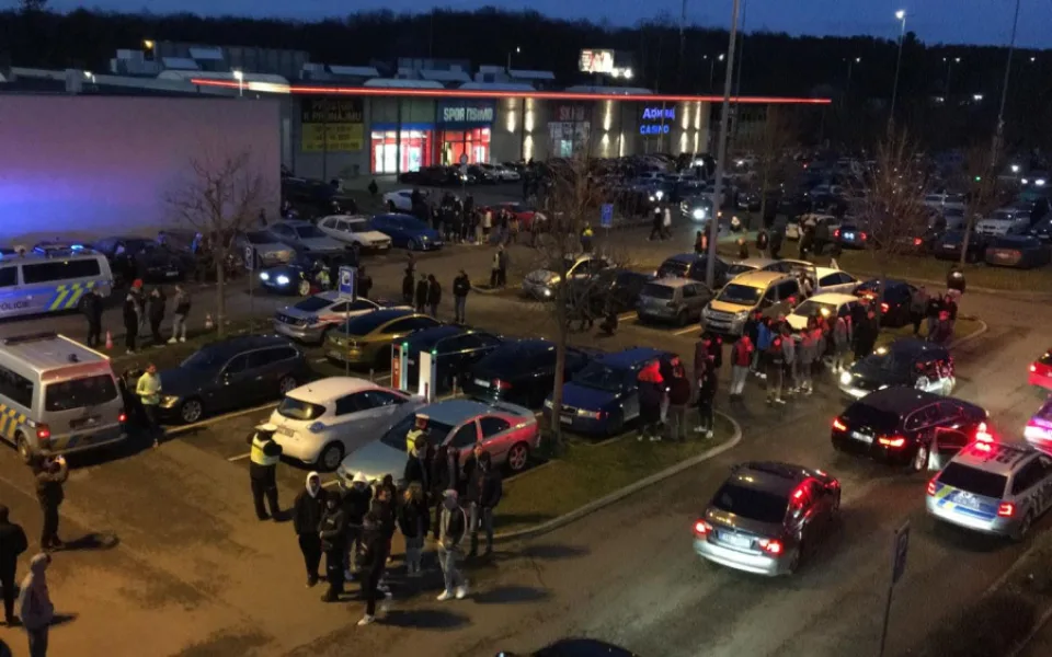 Tuningový sraz přišel automobilové nadšence draho, policisté rozdali stovku pokut