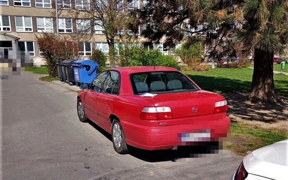 Motoristka bez řidičáku i bez absolutní znalosti značek, vezla své děti k zápisu do školy