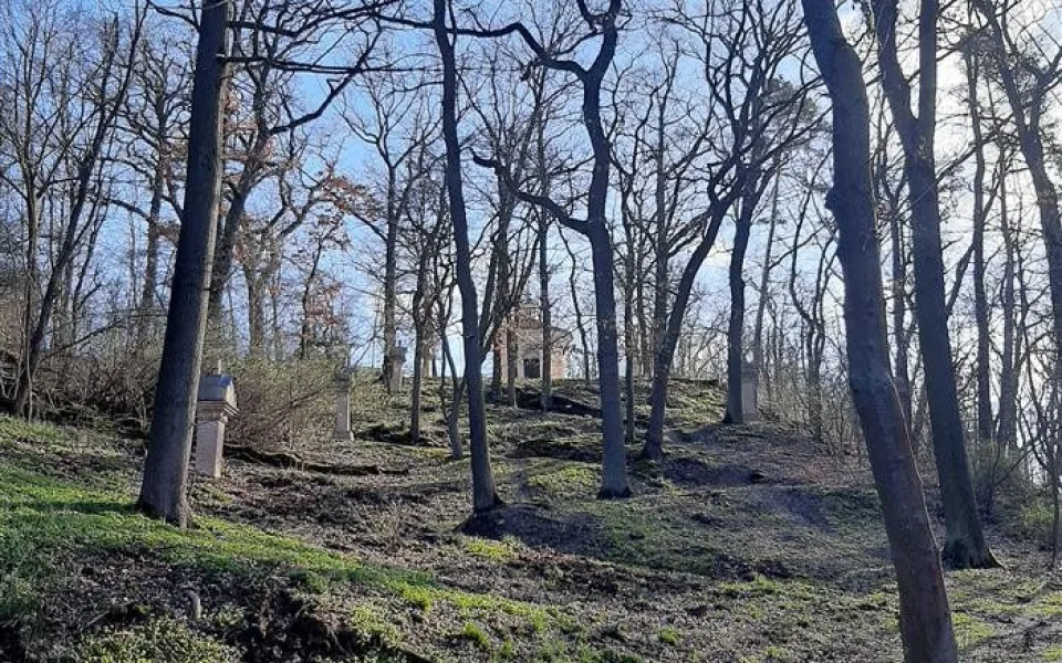 Oblast křížové cesty a Kalvárie v Rokycanech se pro veřejnost uzavírá, začaly tam stavební práce