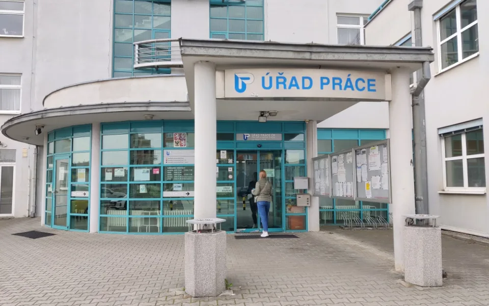 Daří se nám dohánět skluz ve výplatě sociálních dávek, uvedl ministr Marian Jurečka