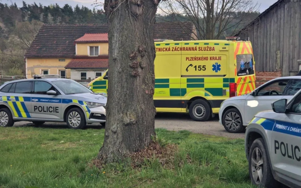 Pronásledované auto zastavili policisté v obci Štítary