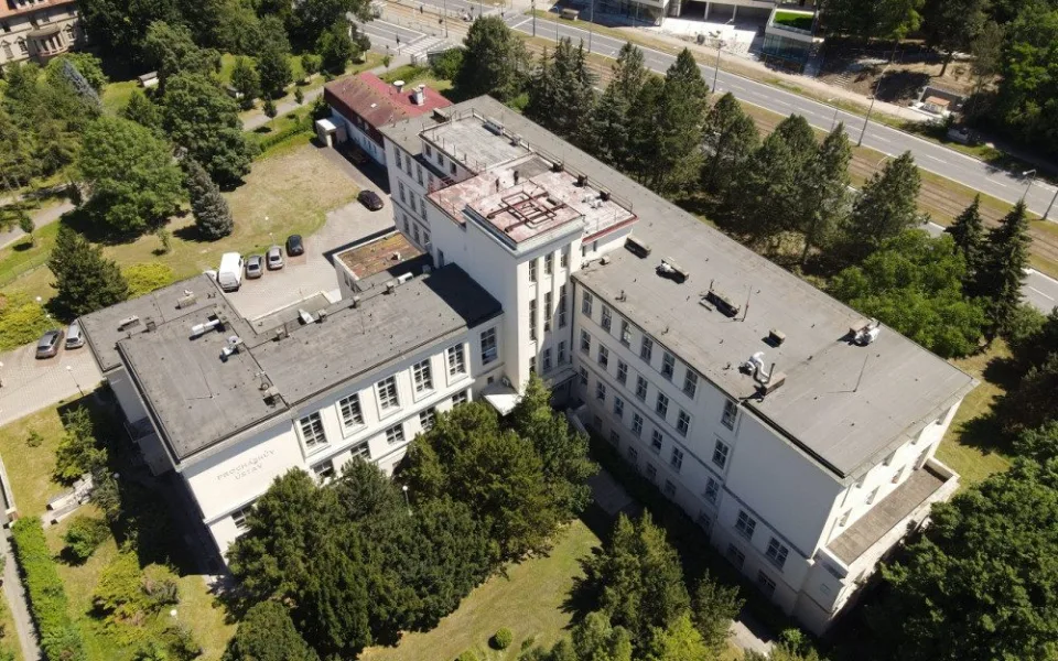 Památkově chráněná budova Procháskova ústavu jde znovu do aukce, donedávna ho využívala lékařská fakulta