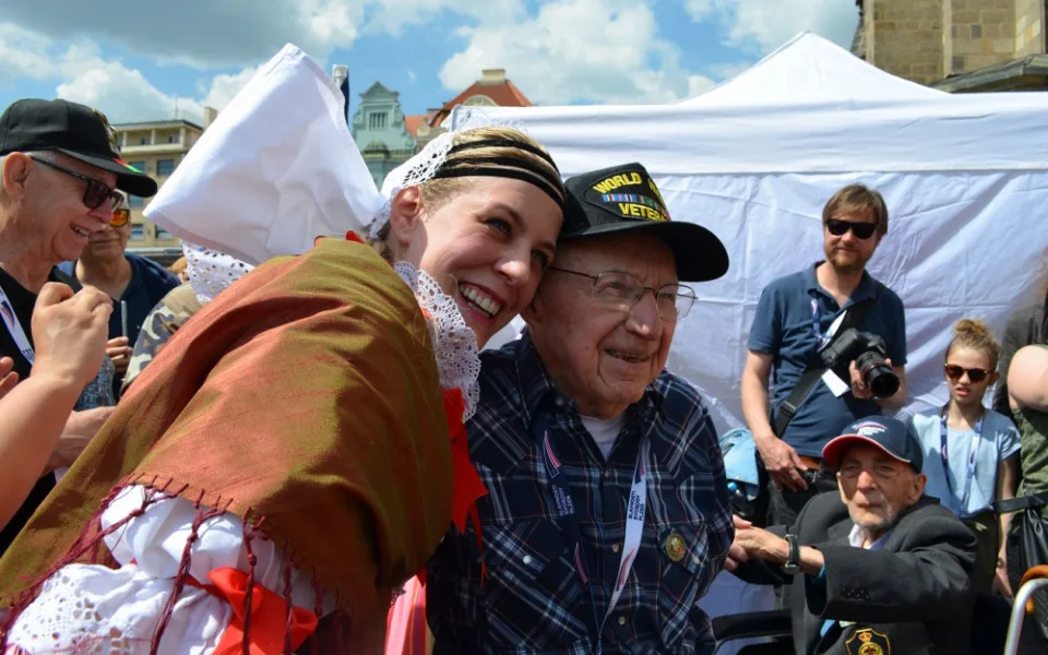 size4-16647990590027-231-veteran-george-thompson-oslavil-89-narozeniny-klub-vojenske-historie-po-nem-pojmenoval-tank