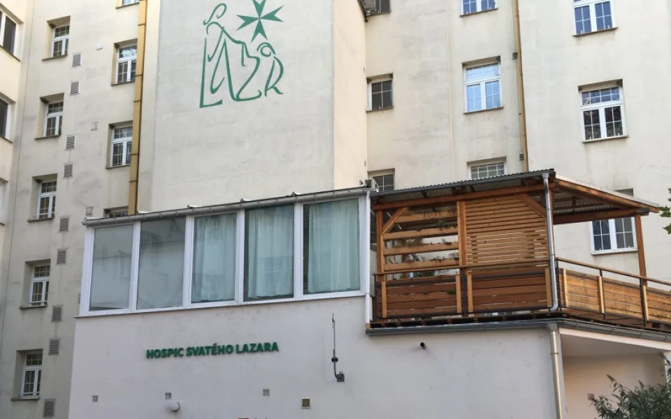 V Hospicu sv. Lazara věří, že se přestěhují do důstojnějšího prostředí. Peníze na novou budovu shání od dárců