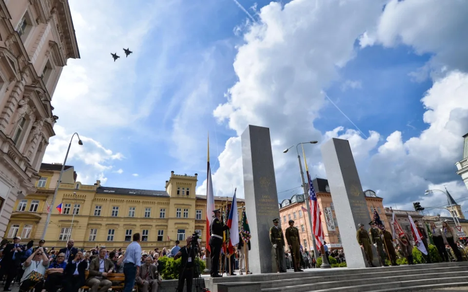 Plzeňané si při pietním aktu u pomníku Díky, Ameriko! připomněli osvobození, poprvé bez veteránů