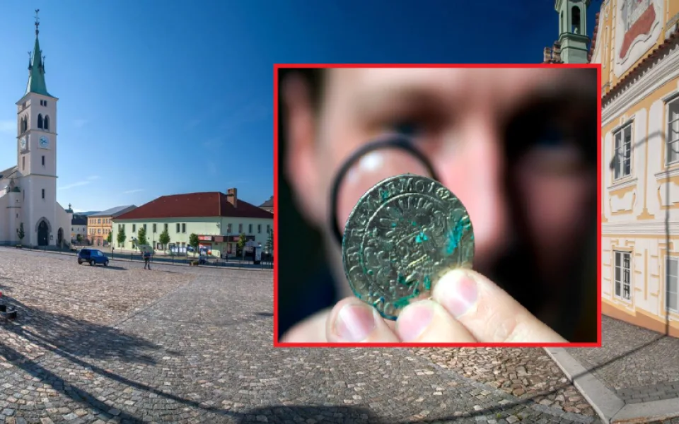 Pohádkový poklad v podobě 3756 stříbrných mincí nalezli archeologové pod povrchem náměstí v Kašperských Horách před 14 lety