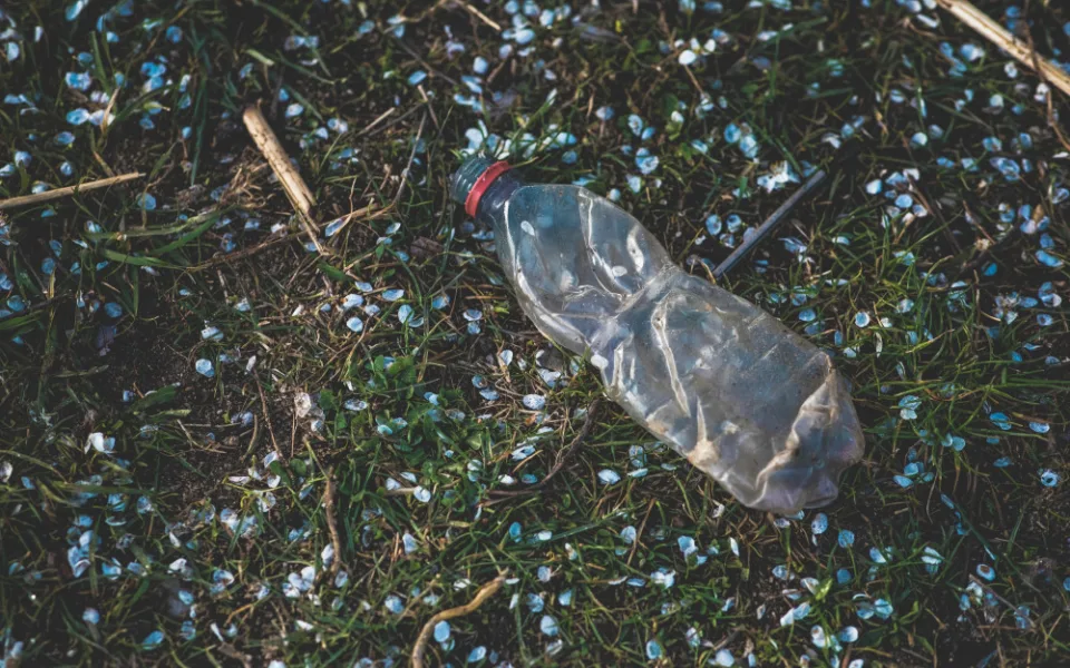 Češi souhlasí se zálohami na nápojové obaly, rozšířili by je i na skleněné lahve a kartony