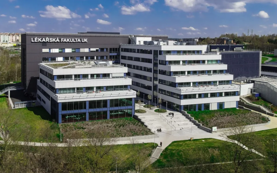 Dopravu v okolí nemocnice na Lochotíně omezí přijímačky na Lékařskou fakultu, zájem o studia je obrovský