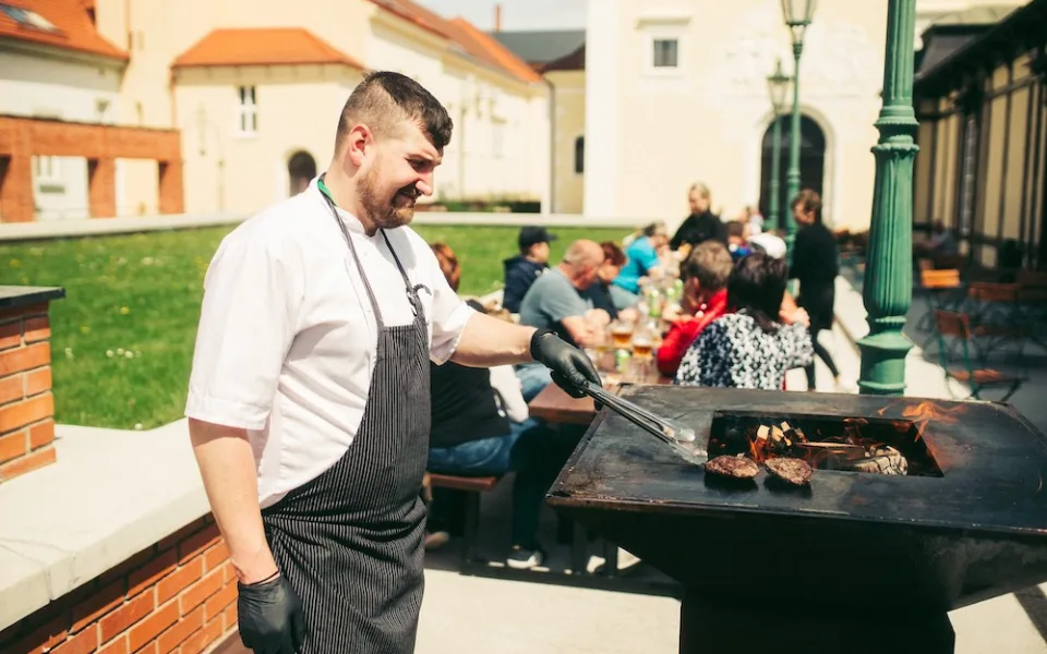 Nenechte si ujít Pivovarský brunch! Zažijte nezapomenutelnou grilovačku v krásném prostředí pivovaru