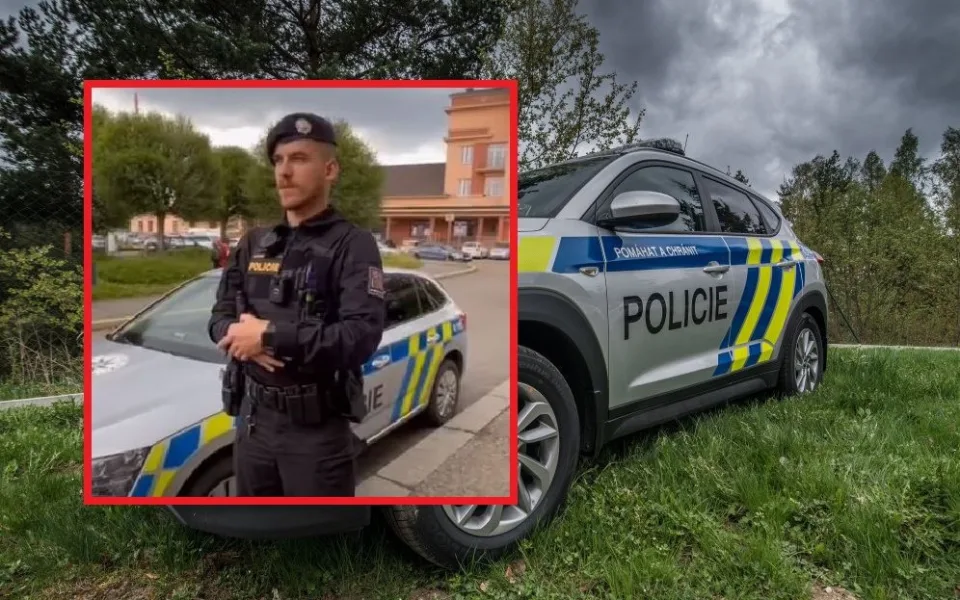 Mladý muž upadl na zem, udeřil se do hlavy a přestal dýchat. Život mu zachránila dvojice policistů