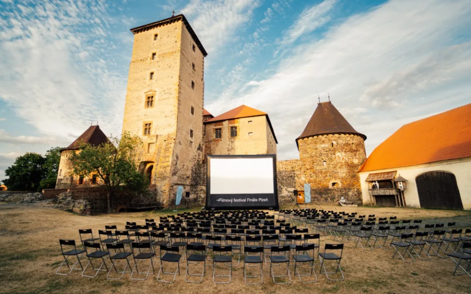 Filmový festival Finále Plzeň láká na promítání na netradičních místech, třeba v pivovaru nebo na hradech