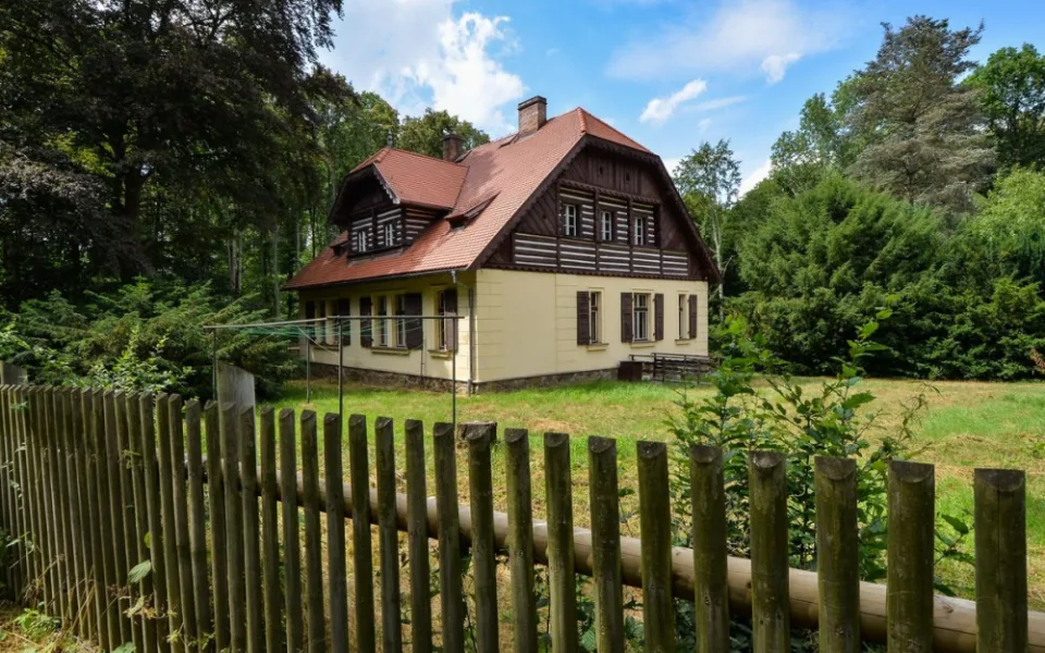 Stoletá hájovna v městských lesích prochází rozsáhlou rekonstrukcí za 8,2 milionů korun